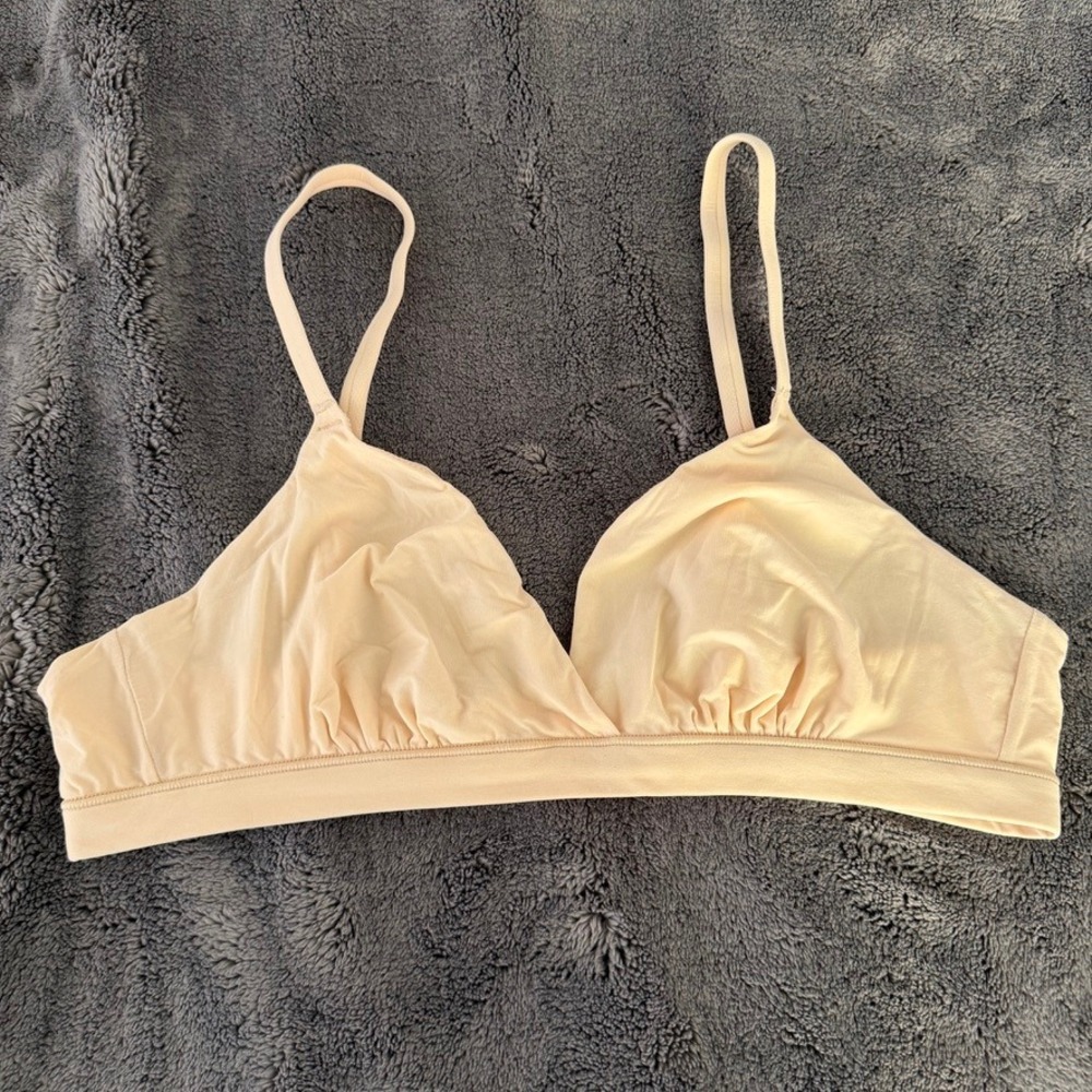 Quince Womens Second Skin Crossover Bralette Medium Beige Wireless Triangle Bra